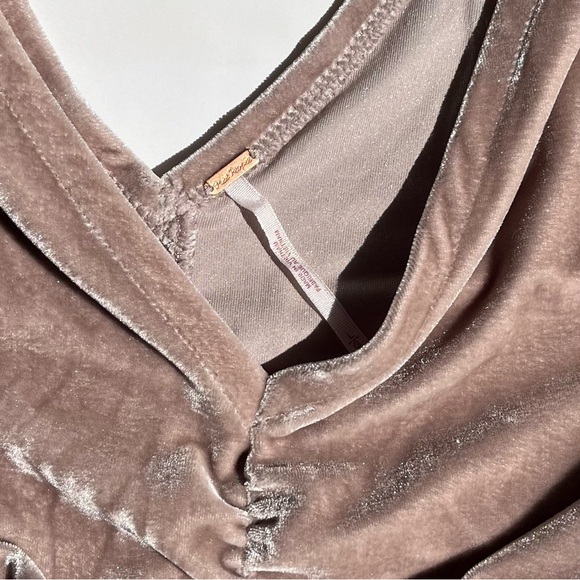 Free People•Cupcake top•Velvet Ruched Puff Sleeve V-Neck•sz L - Picture 8 of 14